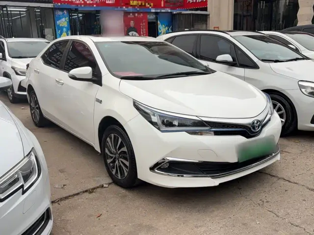 Toyota Corolla Twin Engine E+ — Фото автомобиля 3