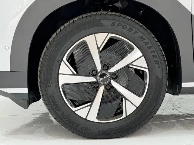 BYD Sealion 05 EV — Фото автомобиля 4