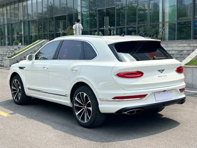 Bentley Bentayga — Фото автомобиля 4