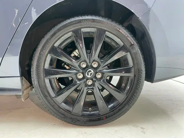 Mazda Axela — Фото автомобиля 27