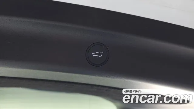 Tesla Model Y — Фото автомобиля 23