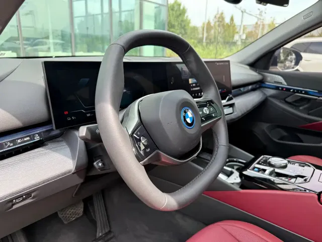 BMW i5 — Фото автомобиля 11