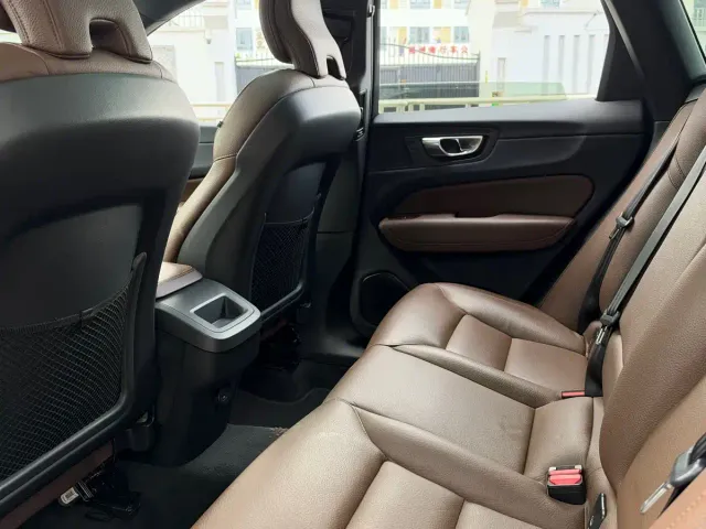 Volvo XC60 — Фото автомобиля 8