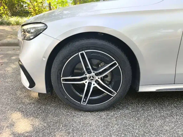Mercedes-Benz E-Class — Фото автомобиля 24