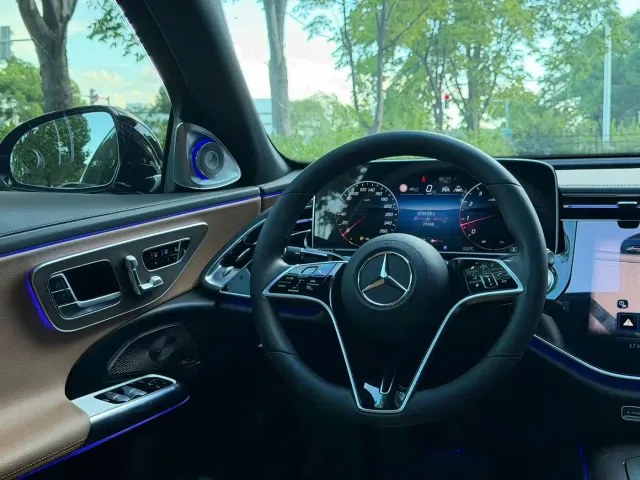 Mercedes-Benz E-Class — Фото автомобиля 7