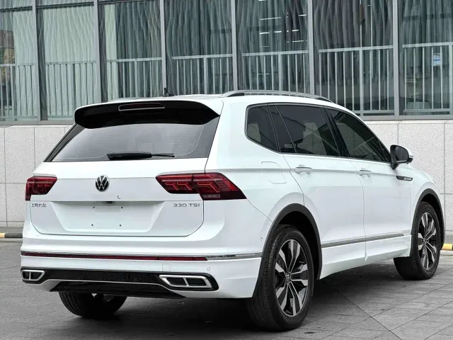 Volkswagen Tiguan L — Фото автомобиля 9