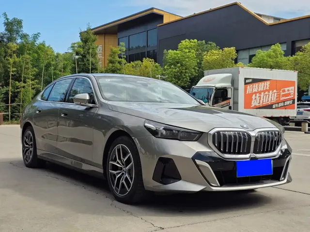 BMW i5 — Фото автомобиля 3