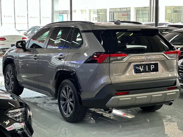 Toyota RAV4 — Фото автомобиля 5
