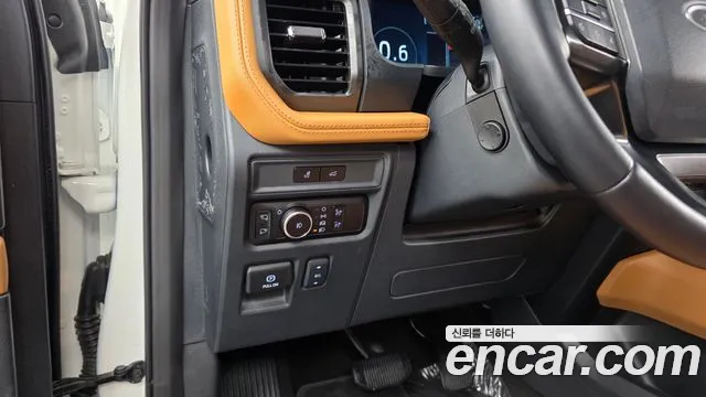 Ford Expedition — Фото автомобиля 16