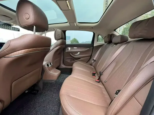 Mercedes-Benz E-Class — Фото автомобиля 5