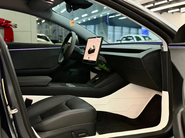Tesla Model 3 — Фото автомобиля 9