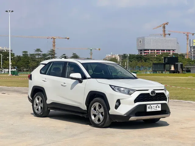 Toyota RAV4 — Фото автомобиля 3