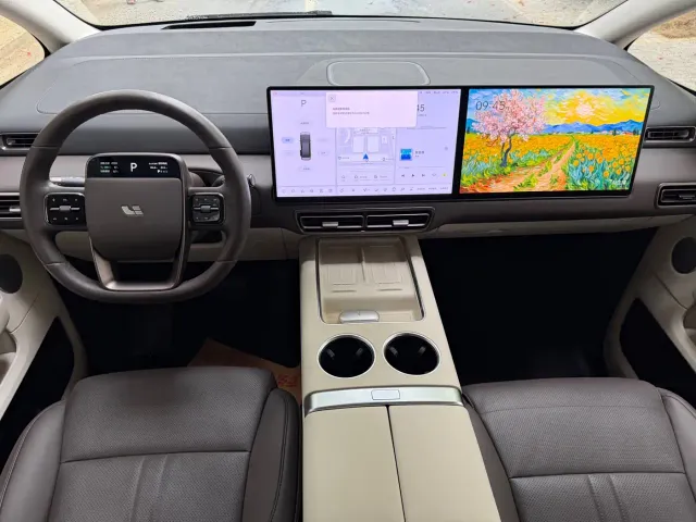 Li Auto MEGA — Фото автомобиля 9
