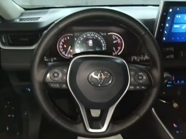 Toyota RAV4 — Фото автомобиля 10
