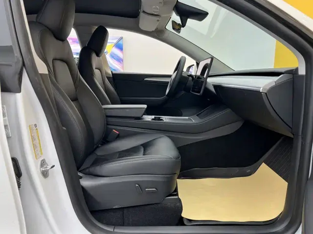 Tesla Model Y — Фото автомобиля 18