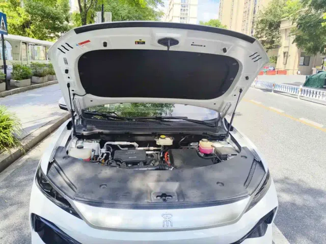 BYD Song Pro — Фото автомобиля 3