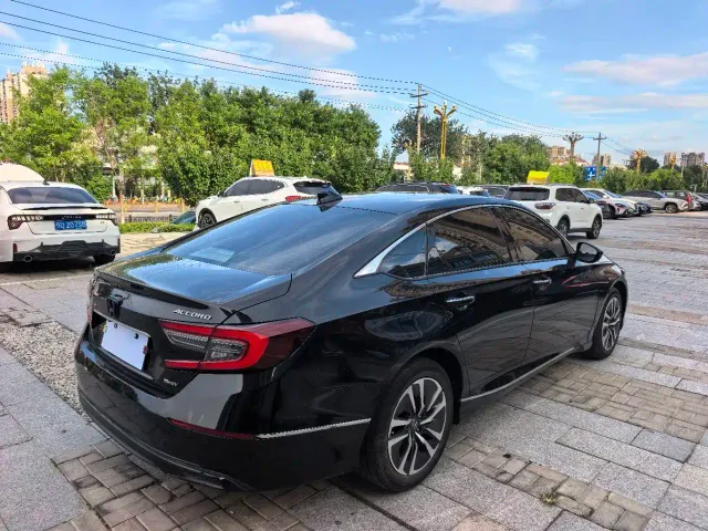 Honda Accord — Фото автомобиля 9