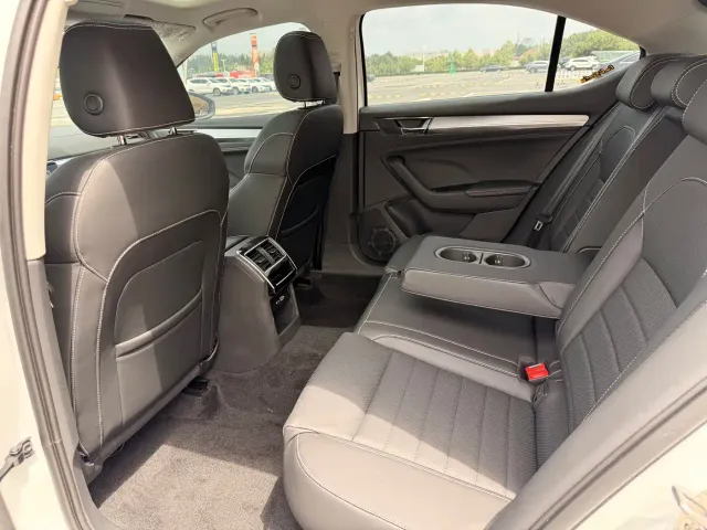Skoda Superb — Фото автомобиля 14