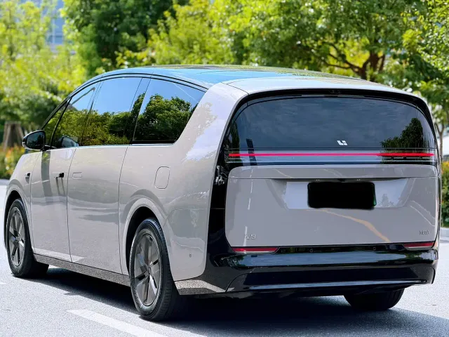 Li Auto MEGA — Фото автомобиля 18