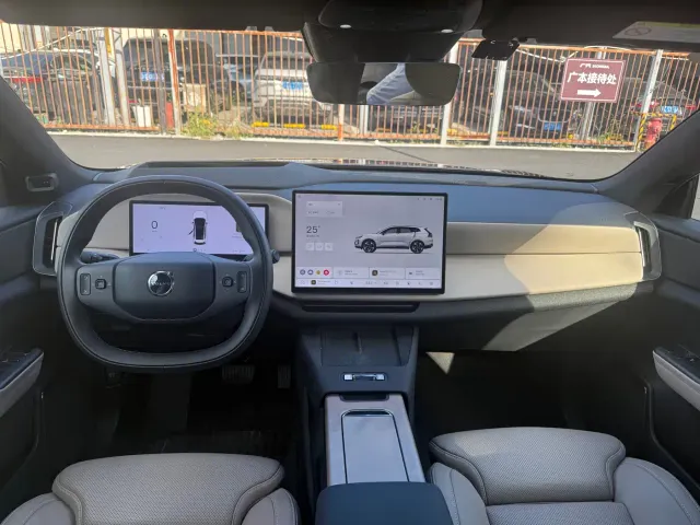 Volvo XC70 Plug-in Hybrid — Фото автомобиля 18