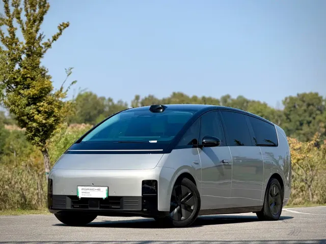 Фотография автомобиля — Li Auto MEGA