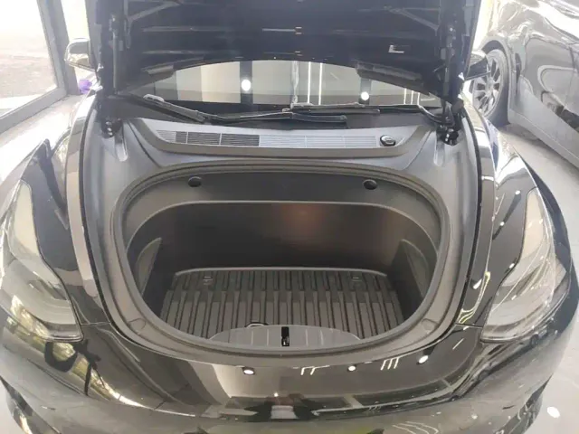Tesla Model 3 — Фото автомобиля 19