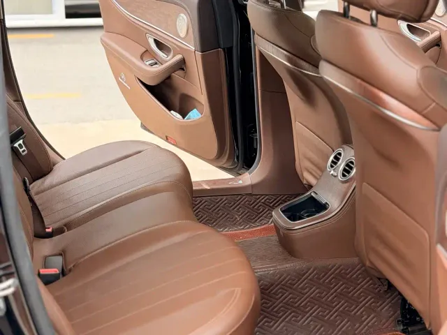 Mercedes-Benz Mercedes-Benz E-Class 2022 E 300 L Fashion — Фото автомобиля 5