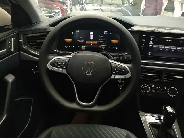 Volkswagen Lavida — Фото автомобиля 10