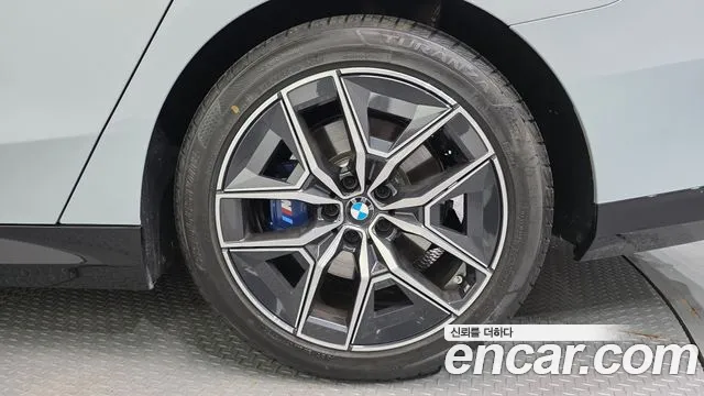 BMW 5 Series — Фото автомобиля 6
