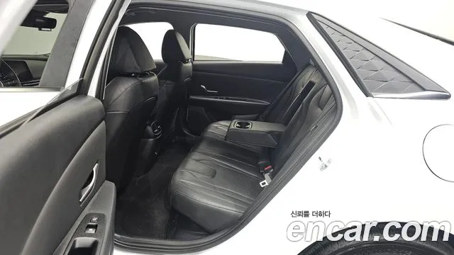 Hyundai AVANTE Inspiration — Фото автомобиля 12