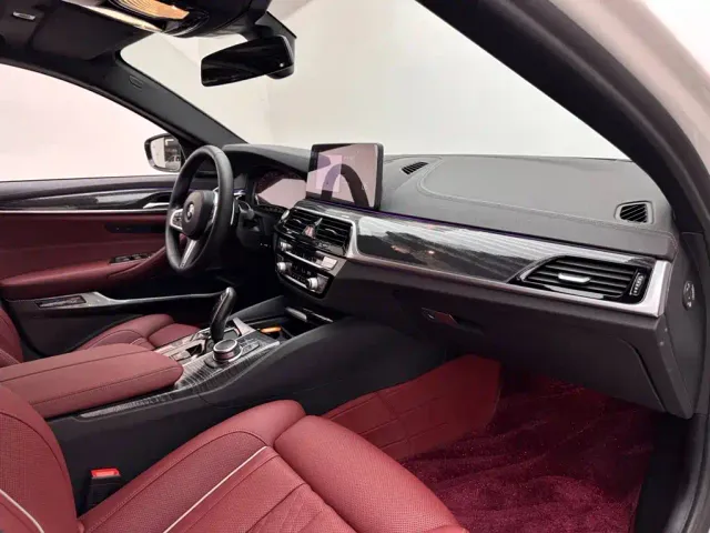 BMW 5 Series — Фото автомобиля 11