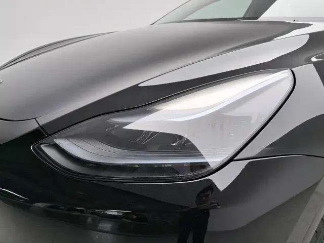 Tesla Model Y — Фото автомобиля 7