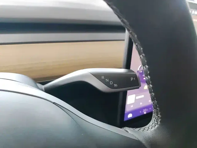 Tesla Model Y — Фото автомобиля 13