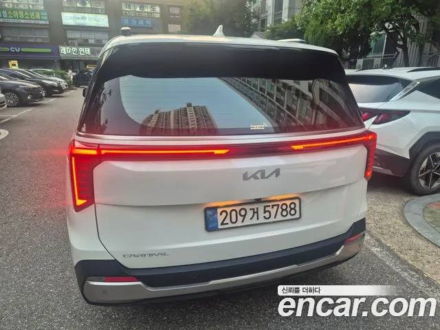 Kia Carnival Generation 4 — Фото автомобиля 7