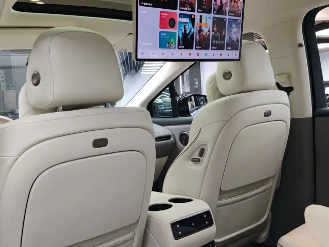 Li Auto i8 — Фото автомобиля 12
