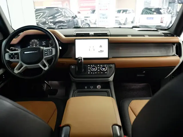 Land Rover Defender — Фото автомобиля 12