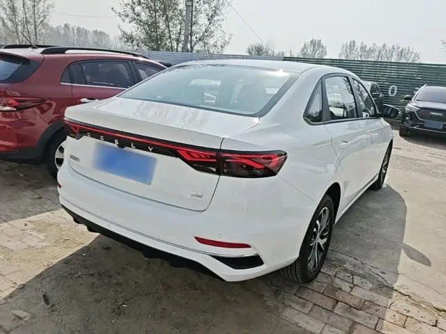 Geely Emgrand — Фото автомобиля 6
