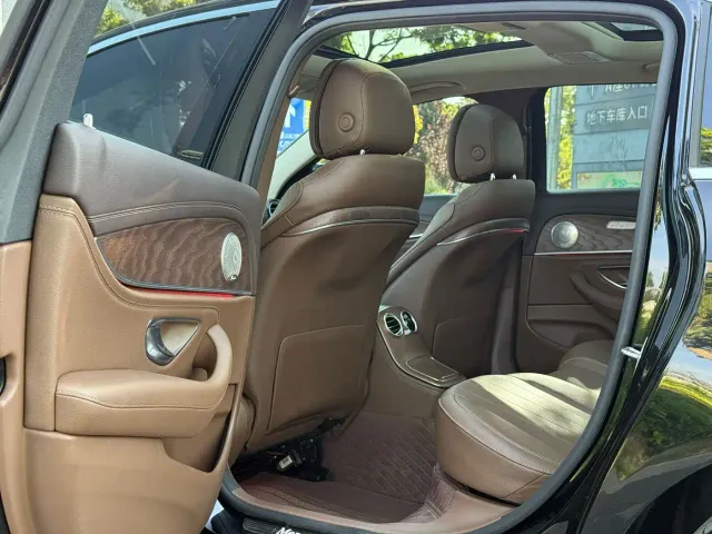 Mercedes-Benz E-Class — Фото автомобиля 4