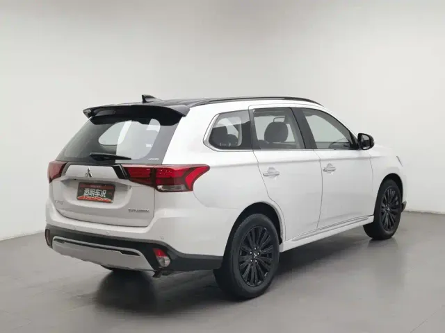 Mitsubishi Outlander — Фото автомобиля 2