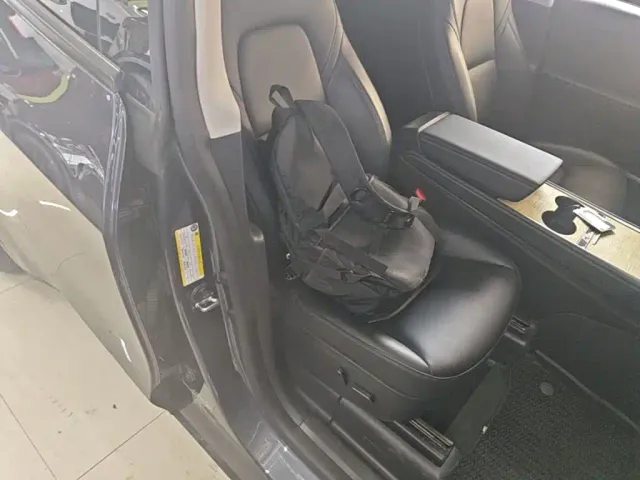 Tesla Model Y — Фото автомобиля 19