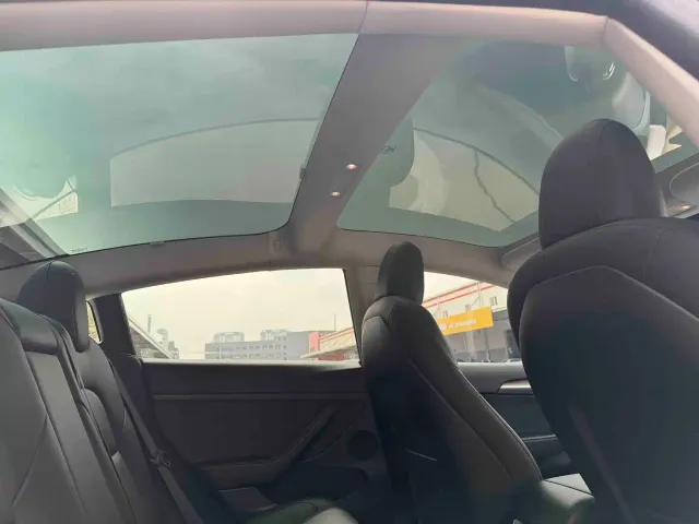 Tesla Model 3 — Фото автомобиля 7