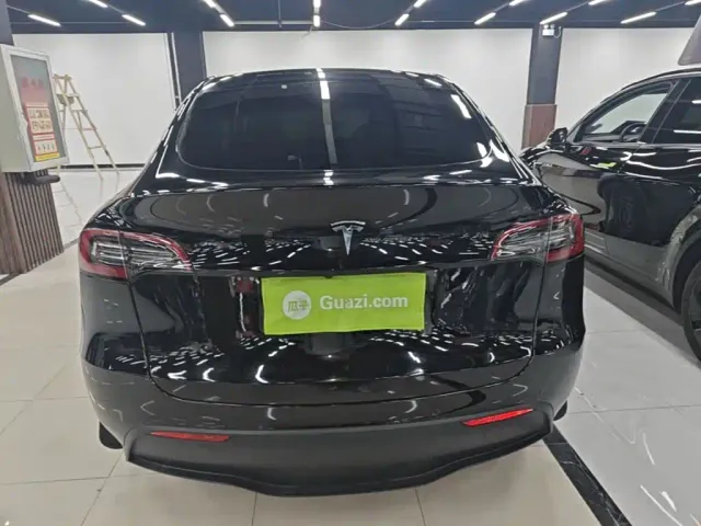Tesla Model Y — Фото автомобиля 5