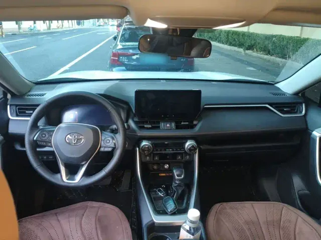 Toyota RAV4 — Фото автомобиля 5