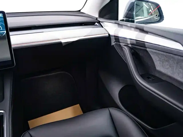 Tesla Model Y — Фото автомобиля 25