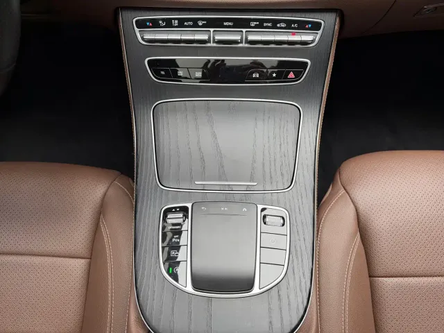 Mercedes-Benz E-Class — Фото автомобиля 7