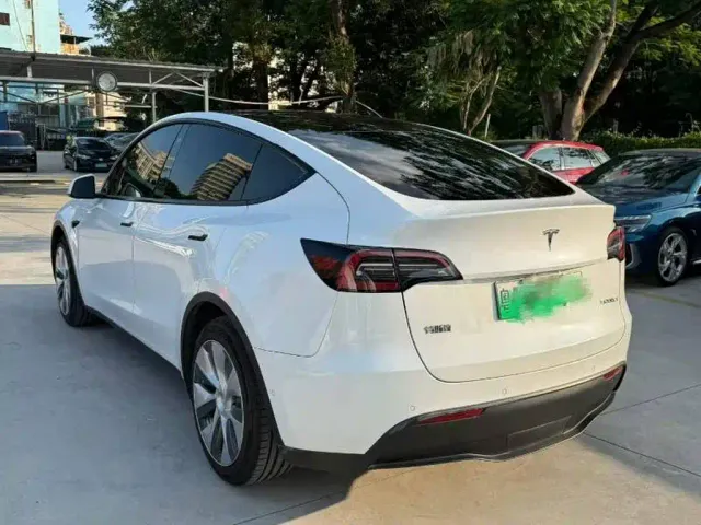 Tesla Model Y — Фото автомобиля 4
