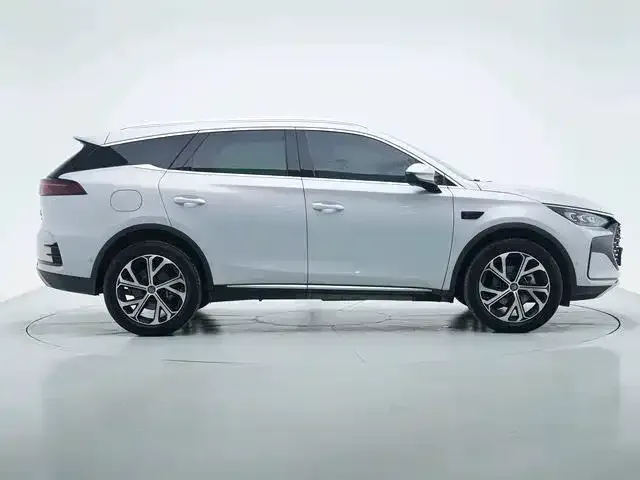 BYD Tang — Фото автомобиля 2