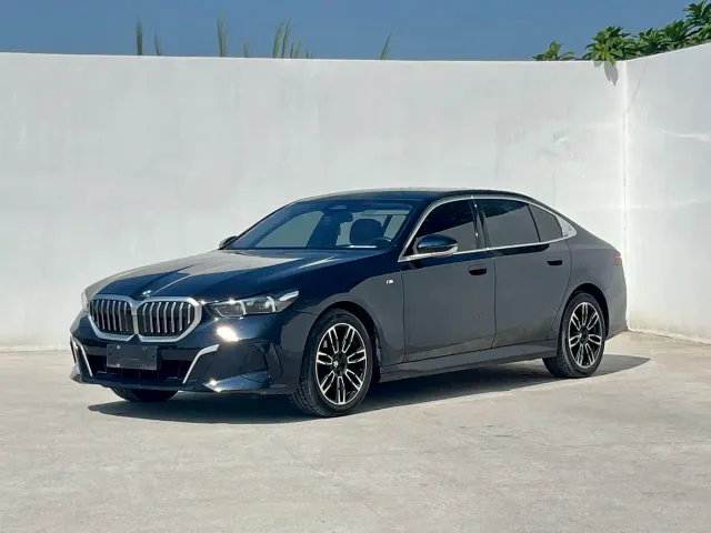 Фотография автомобиля — BMW 5 Series