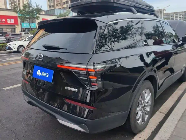 Ford Edge — Фото автомобиля 3