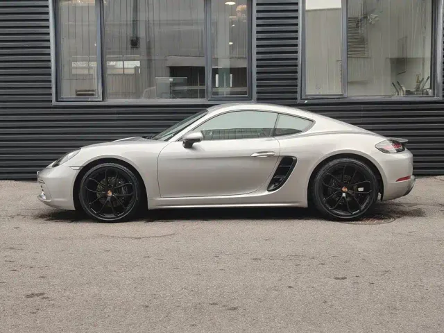 Porsche 718 — Фото автомобиля 10